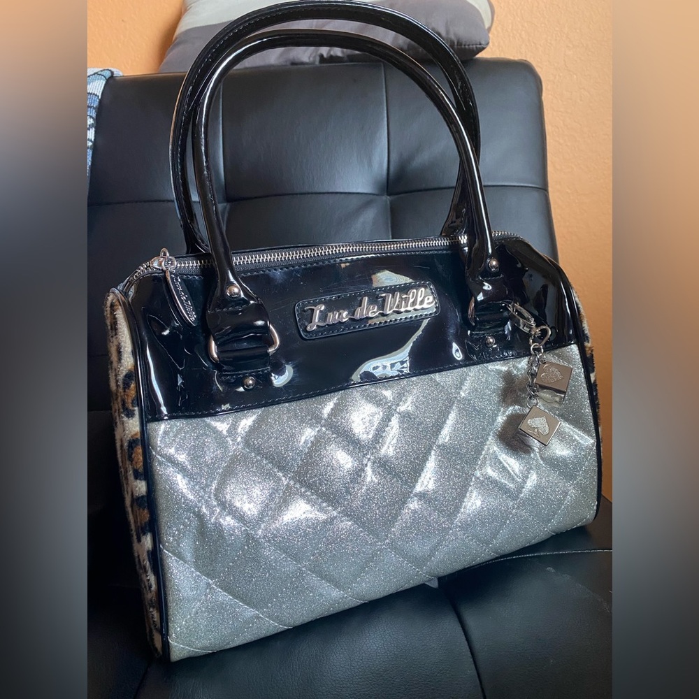 Elegant Black Lux de Ville Bag